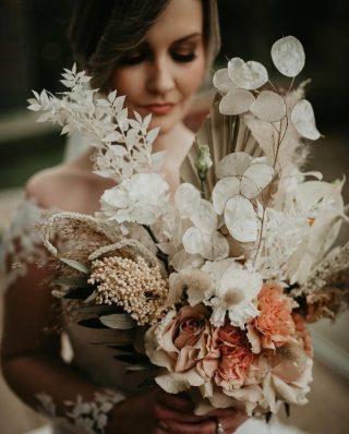 It's all about textures and colors
.
.
Bridal bouquet from @thevintagehousethatcould 
.
.
.
#bridalbouquet #weddingflowers #weddingflowersdecor #weddingflorals #floralinspiration #weddingflorist #bridalideas #bridetobe2022 #ukbride #ukbridetobe #weddingstyling #weddingshoot #weddingphotography #sustainablewedding #ecowedding #consciousbride #bohobride #bohowedding #modernbride #modernwedding #bridalideas #weddinginspo #driedflowers #driedflowersbouquet