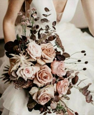 Gorgeous florals 
.
.
#bridetobe #bridebouquet #bouquet #weddingflowers #weddingflorals #sustainablebride #consciousbride #consciouswedding #weddingphotoshoot #bridalinspiration #bridetobe2021 #weddingphotography
