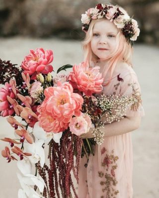 This flower girl holding the bride's  bouquet is the cutest thing you'll see today.
.
🤍💫🤍💐🤍💫
.
.
Are you going to include flower girls on your day?
.
.
#bridalinspiration #bridalparty #bridesmaids #bridesmaiddresses #flowergirl #flowergirls #bridetobe #bride2021 #weddingphotography #weddingbouquet #bridalbouquets #flowercrown #flowergirlideas #flowergirlinspo #modernwedding #weddingtraditions #sustainableflorist
#weddingflorals #bridetobe2021 #wedding2021 #ukbridetobe #ukwedding #ukbride 
#consciousbride #consciouswedding #ecowedding #bohowedding #weddingstyling #weddingplanning #bridalinspiration #bridalideas