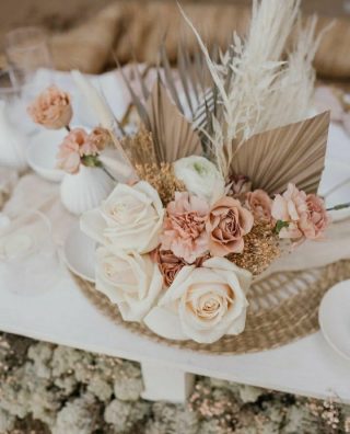 Gorgeous florals for a romantic beach elopement.
.
.
The team: 
Florals: @oliveandochre 
Workshop: @amoreworkshops by @sammytaylor.weddingphotography 
Styling and props: @thecollectcocreative 
Hmua: @kirstymccallmua 
Dress boutique: @loveinlacebridal 
Dress designer: @emmy_mae__bridal by @madewithlovebridal 
Other dress: @asos
Cake: @cbcakery 
Stationery: @whitecottageweddings 
Jewellery: @essyn_jewellerylondon 
Hair accessories: @edenbstudio 
.
.
.
.
#weddingshoot
#elopement #ukwedding #ukweddingplanner #weddingstyling #bridetobe #bridalaccessories #bridalshoes #bridaljewellery #bridaldress #weddinggown #weddingflorist #weddingflorals #tablesetting #weddingsetup #weddingcenterpieces  #wedding2021 #ukbridetobe #beachelopements #weddingdetails #weddingdecor #floralinspiration #weddingbouquet #weddindstationery #modernbride #modernwedding #ecowedding #sustainablewedding #consciousbride