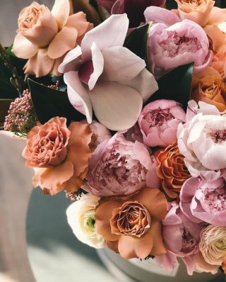 Pick your colour palette, choose your favourite blooms, and let the magic happen!
.

💫🌸💫🌺💫🌸

Post via @heyholistic.weddings credits @secretgarden_daily 
.
.
#weddingflorist #weddingfloralinspiration #weddingflowers #weddingflorals #sustainablefloristry #sustainableflorist #weddingstyling #bridetobe #engagement #weddingdecor #weddingflowersdecor #wedding2021 #ukwedding #weddingpalette #weddingplanning