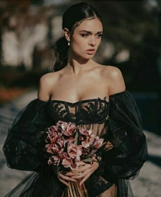 We are OBSESSED with this amazing gown by @ritualunions 
.
Customizable and handmade bridalwear, with attention to SUSTAINABILITY.
.

For the contemporary and elegant bride. 👰🤍
.
.
#bridalwear #weddingdress #sustainablefashion #sustainableliving #sustainablewedding #ecofriendlybride #blackweddingdress #couturefashion #bridalcouture #ecofriendlywedding #consciousbride #consciouswedding #bridalinspiration #bridalstyle #fashionbride #bridetobe #engaged